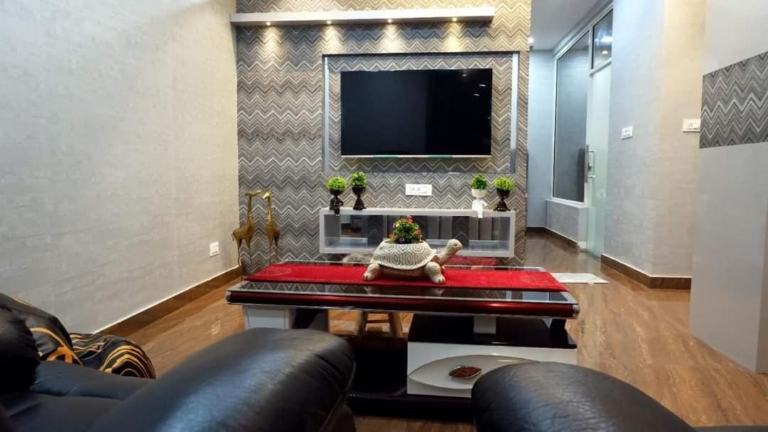 Greystone Villa: Luxurious Retreat with Pool and Entertainment Amritsar Exterior photo