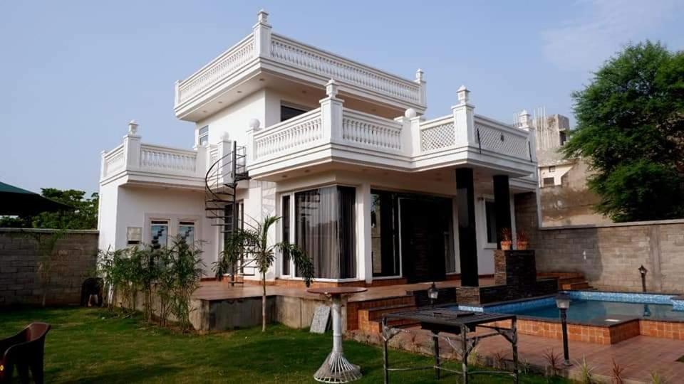 Greystone Villa: Luxurious Retreat with Pool and Entertainment Amritsar Exterior photo